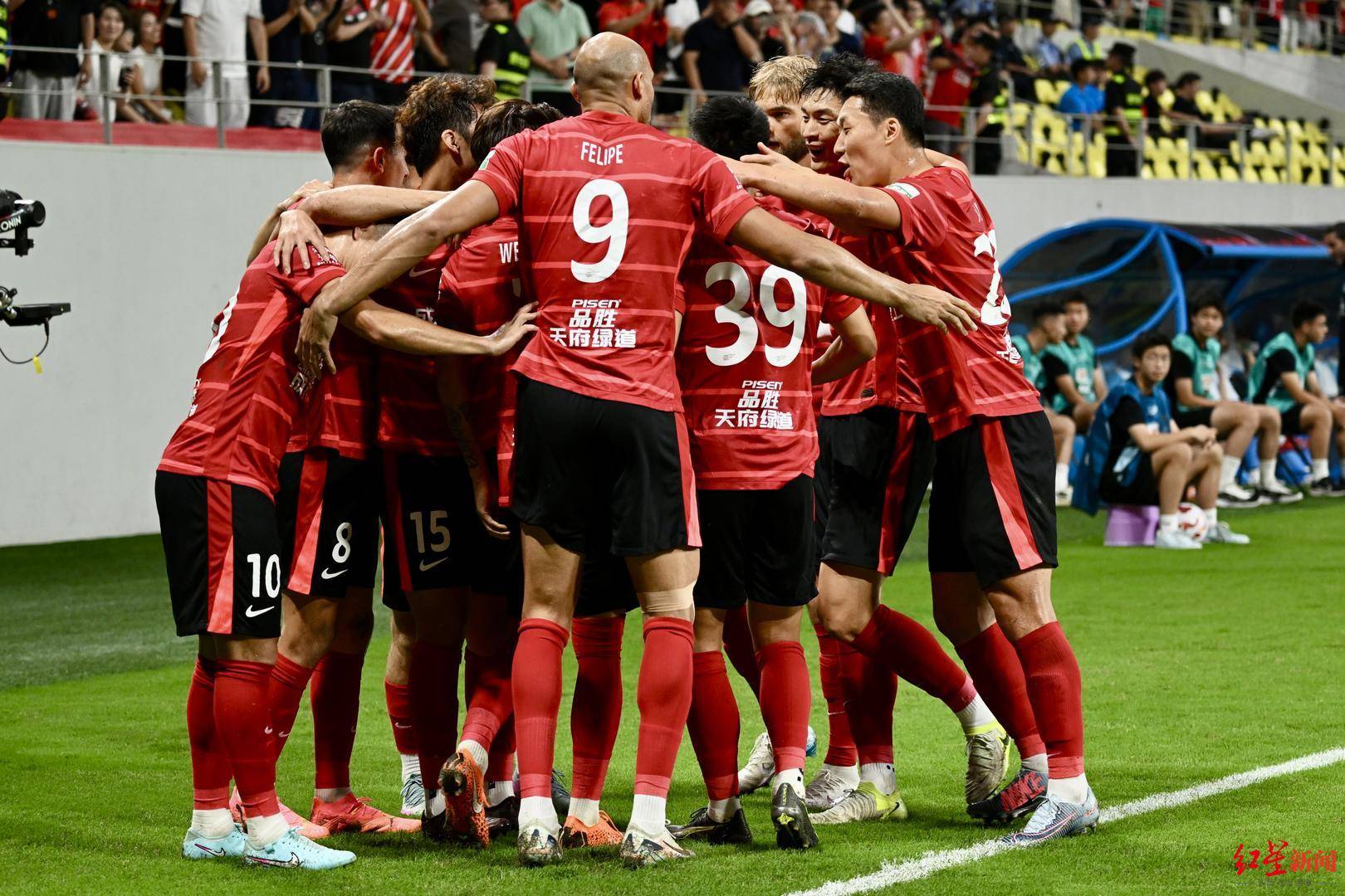 九游娱乐下载-成都蓉城发布备战花絮，集结日遗憾出局，葡超任务艰巨，赛程密集仍需轮换的简单介绍