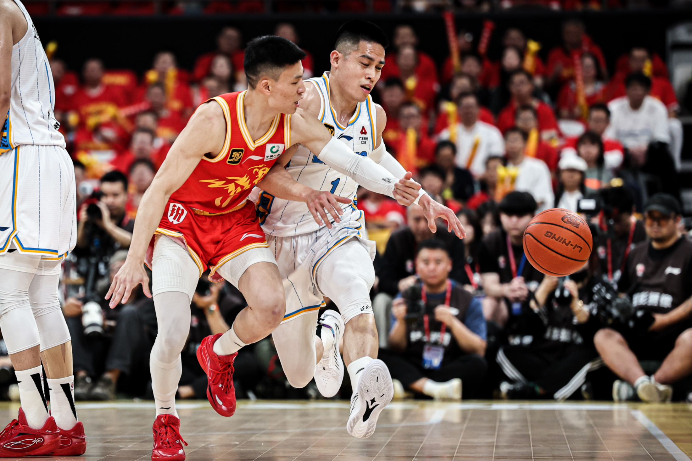 九游网页版入口-加时末段广东宏远豪取连胜：CBA常规赛节点到来；赛场秩序良好；年轻球员得到机会的简单介绍
