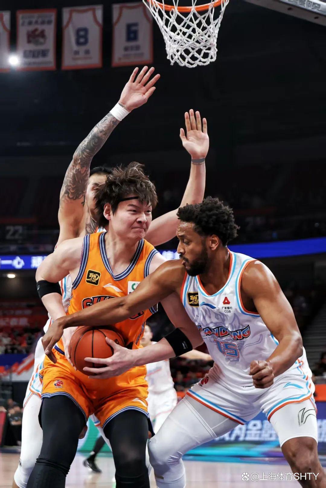 九游娱乐网页版-关于上海久事发布备战花絮；转会期防线松动；欧篮联任务艰巨；身体对抗强度拉满的信息