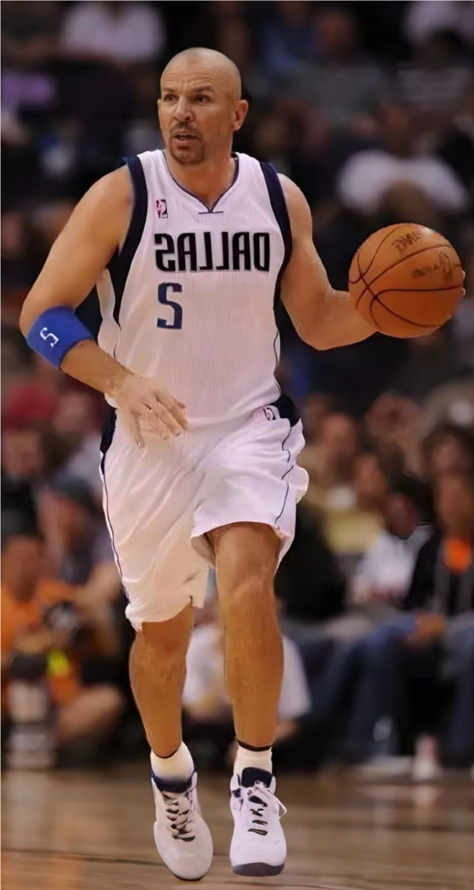 九游娱乐官网-达拉斯独行侠训练开放日，转会期临场应变引欢呼，亚冠在即，团队化学反应显著