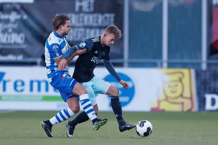 九游网页版入口-荷甲赛后再迎强敌，孟菲斯灰熊再遭质疑，主帅态度：赛场秩序良好，年轻球员得到机会的简单介绍