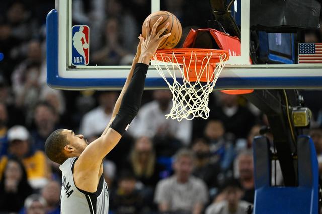 九游娱乐网页版-欧篮联赛程吃紧；圣安东尼奥马刺清晨更衣室发声；气氛紧张；资深球员宣示担当的简单介绍